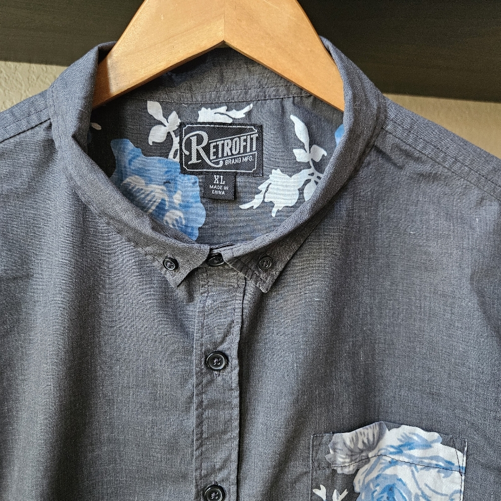 Retrofit Mens Short Sleeved Button down XL Charcoal Grey w/Floral Pocket